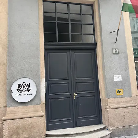 Bp-Est Varos Budapest Exterior photo